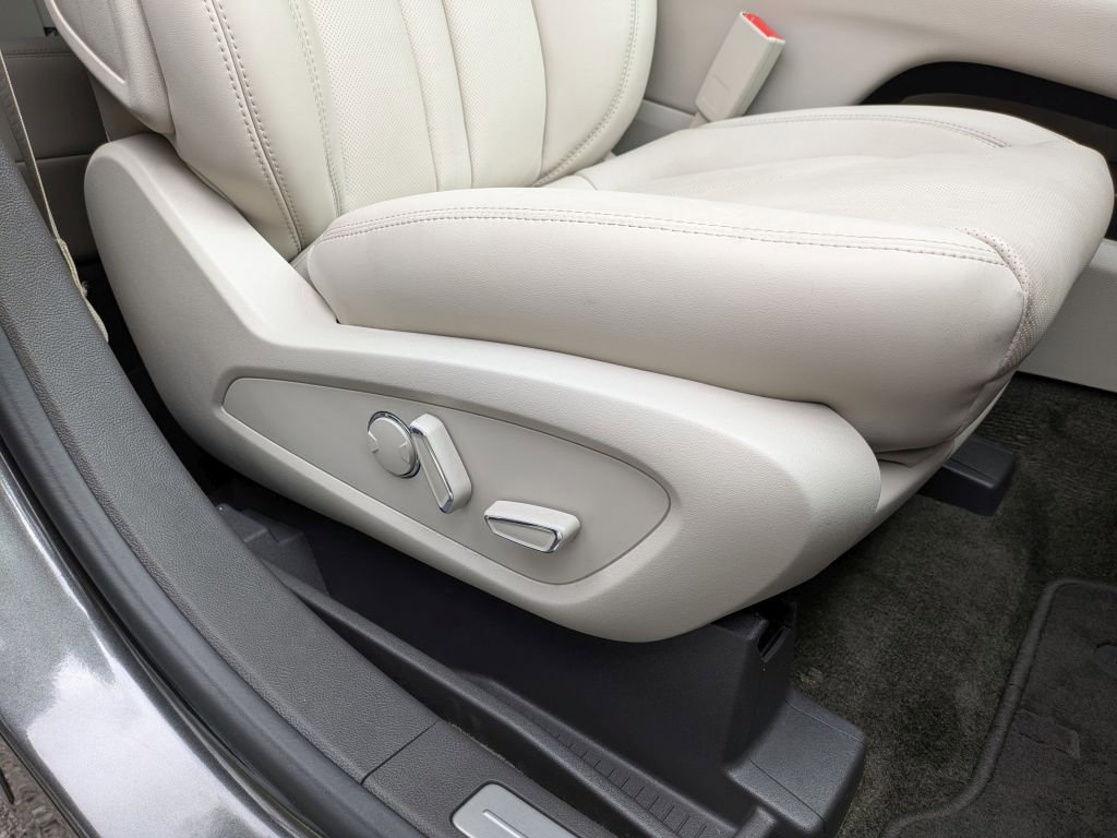 Used 2018 Lincoln MKX Reserve w/ Lincoln MKX Climate Package image 26