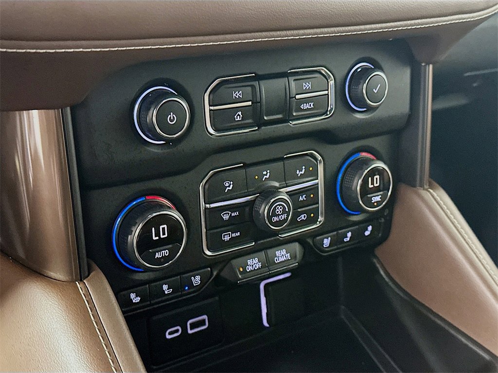 Used 2021 Chevrolet Tahoe High Country w/ Premium Package image 18