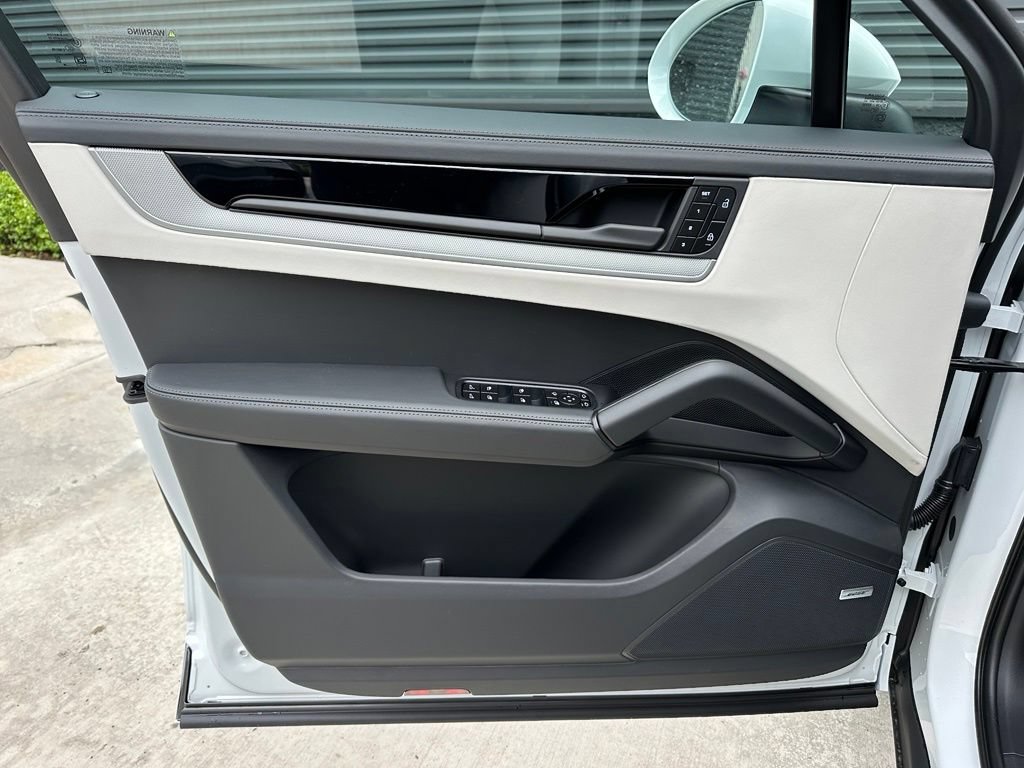 New 2026 Porsche Cayenne S AWD/4WD image 17