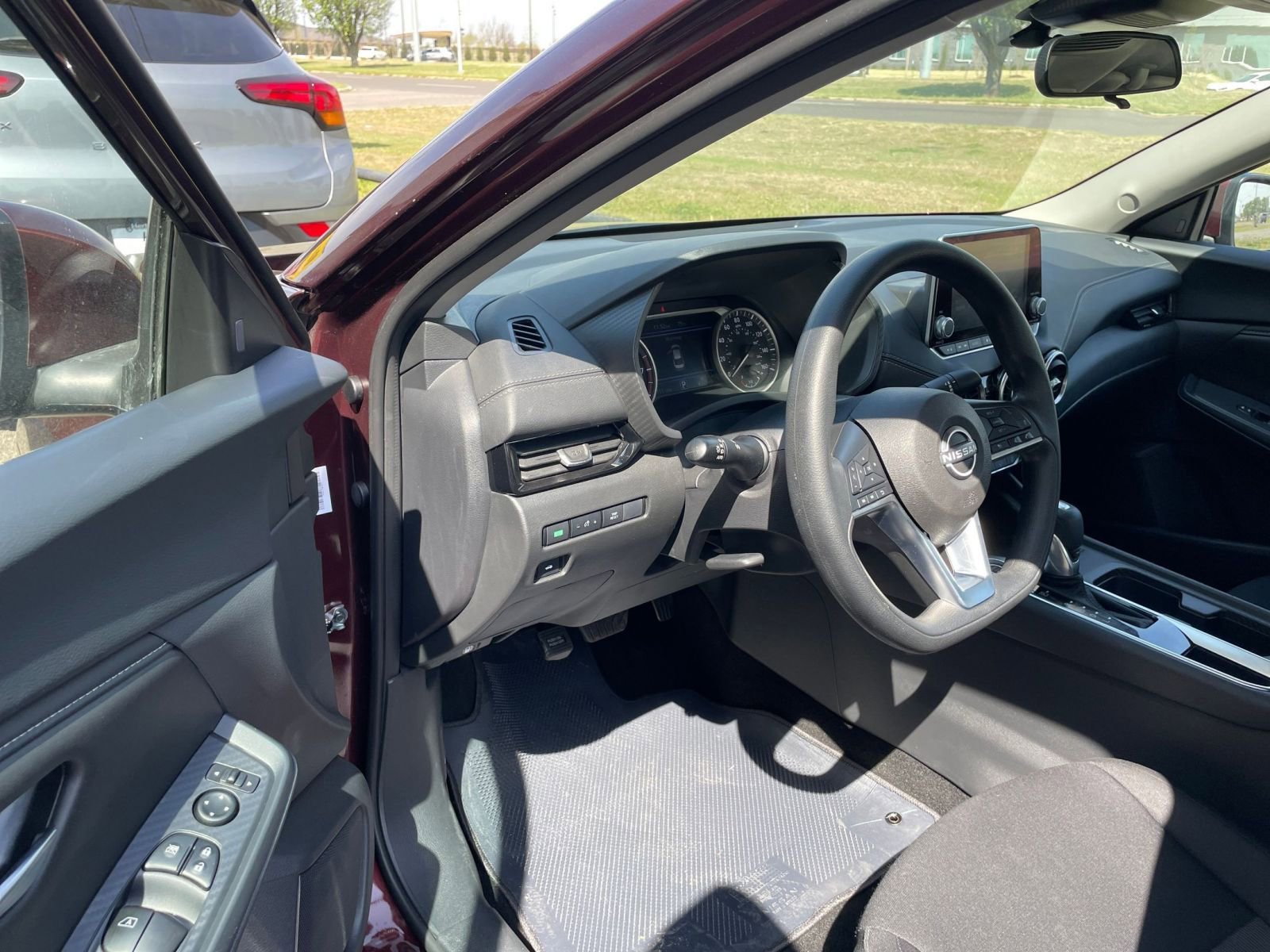 Used 2025 Nissan Sentra SV image 32