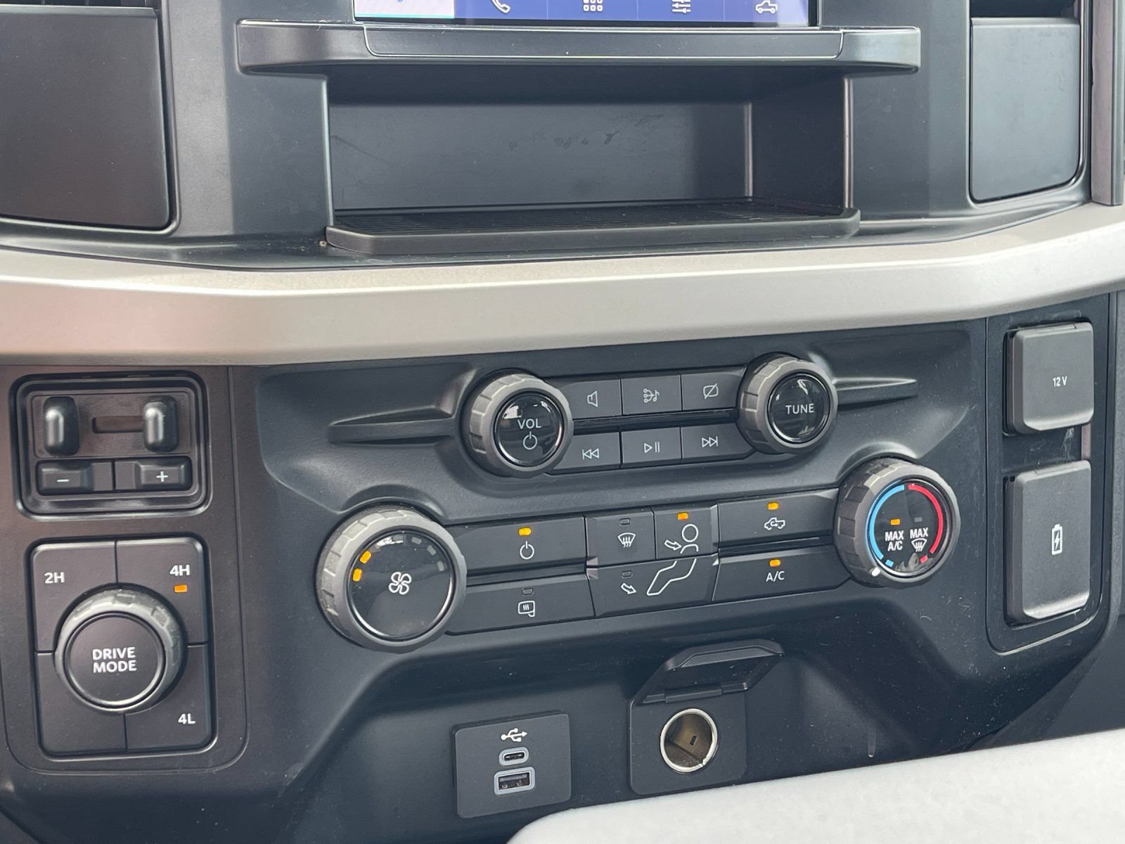 Used 2024 Ford F550 4x4 Crew Cab Super Duty image 21
