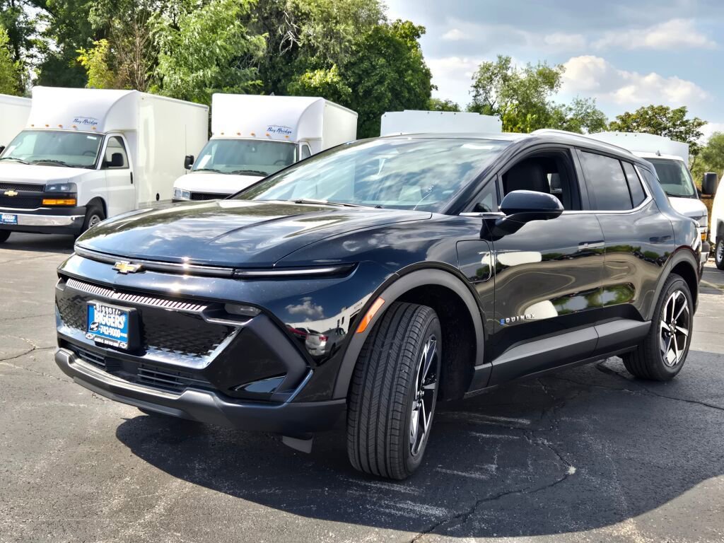 New 2026 Chevrolet Equinox EV LT image 3