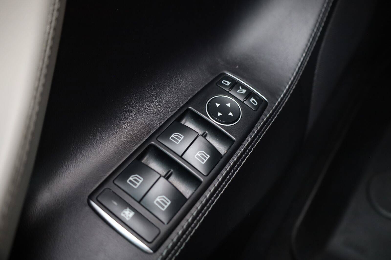Used 2016 Tesla Model S 75 RWD image 37