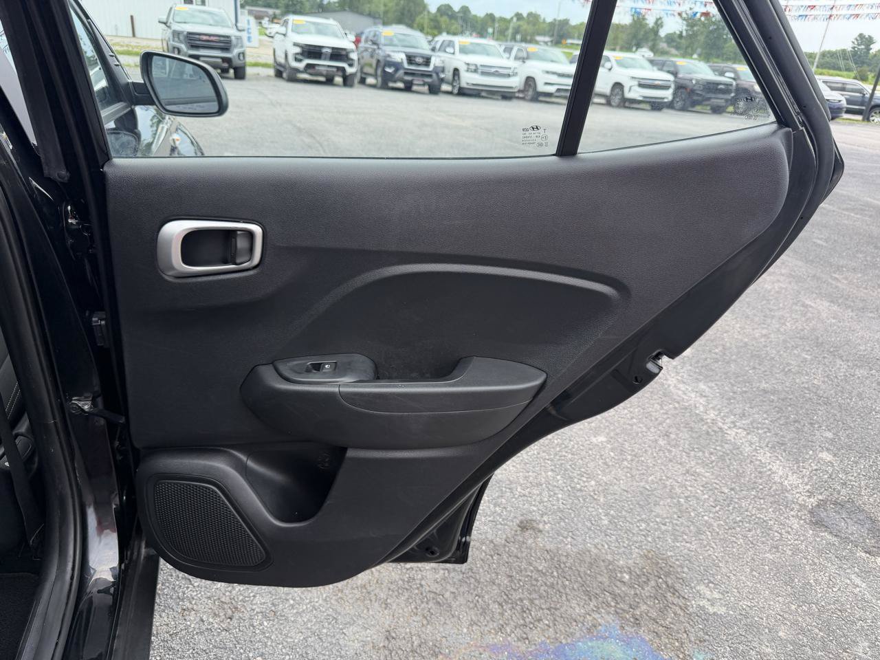 Used 2022 Hyundai Venue SEL w/ Cargo Package FWD image 19