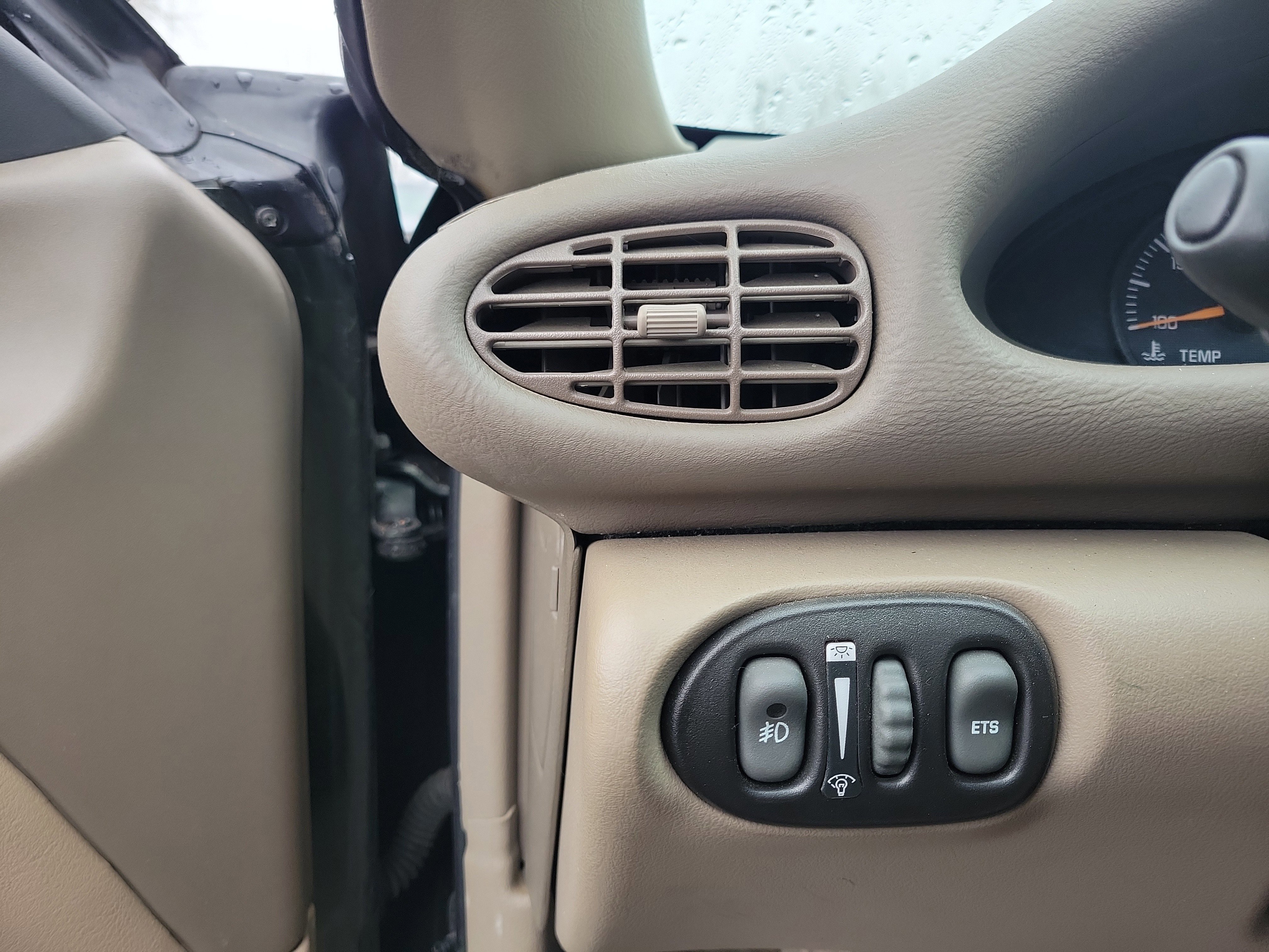 Used 2000 Pontiac Sunfire GT image 17