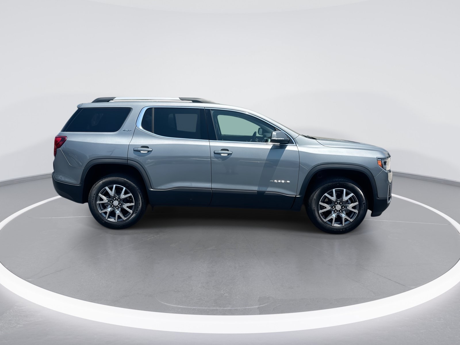 Used 2023 GMC Acadia SLT w/ LPO, Floor Liner Package FWD image 10