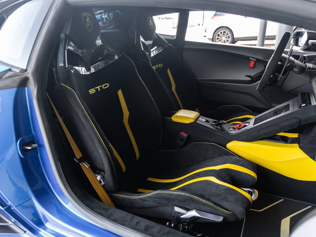 Used 2022 Lamborghini Huracan STO RWD image 23