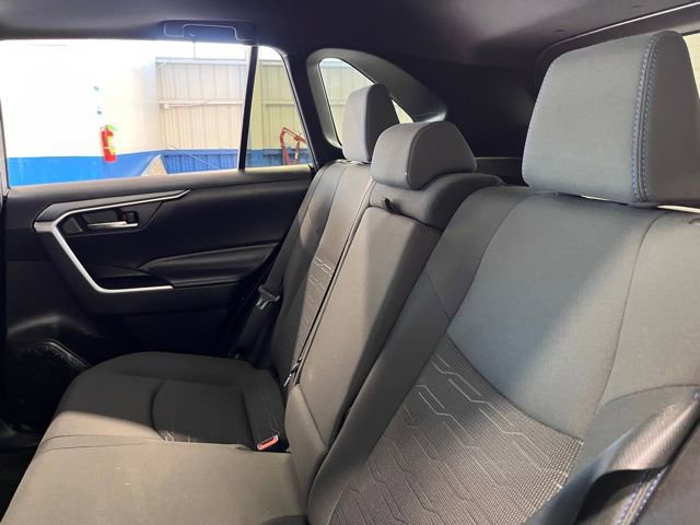 Used 2022 Toyota RAV4 SE w/ Convenience Package image 18