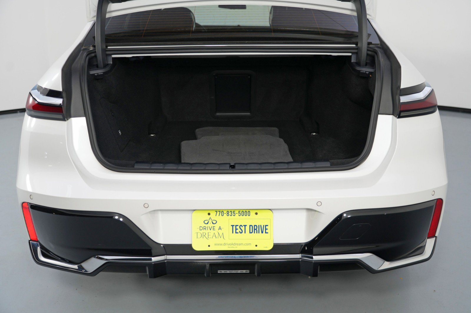 Used 2023 BMW i7 xDrive60 image 10