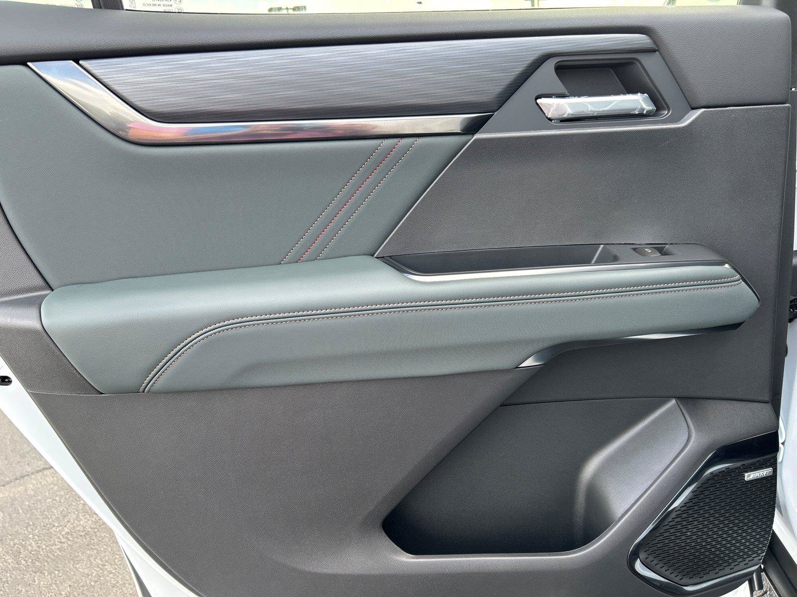 New 2026 GMC Acadia AT4 w/ Luxury Package AWD/4WD image 39