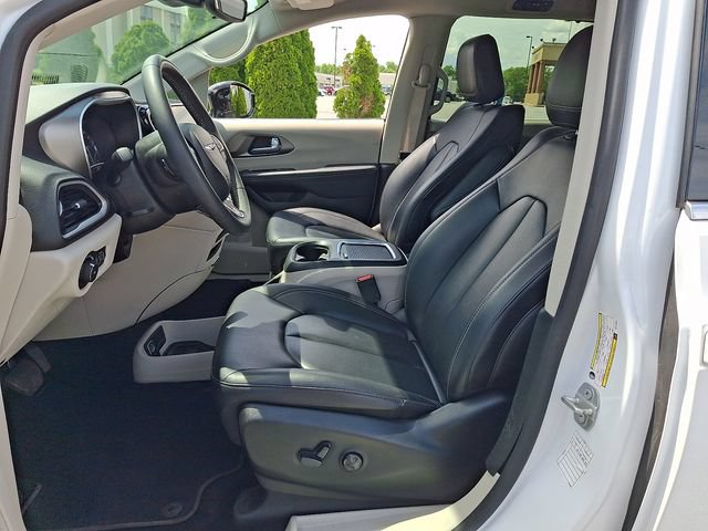 Certified 2024 Chrysler Pacifica Touring-L FWD image 15