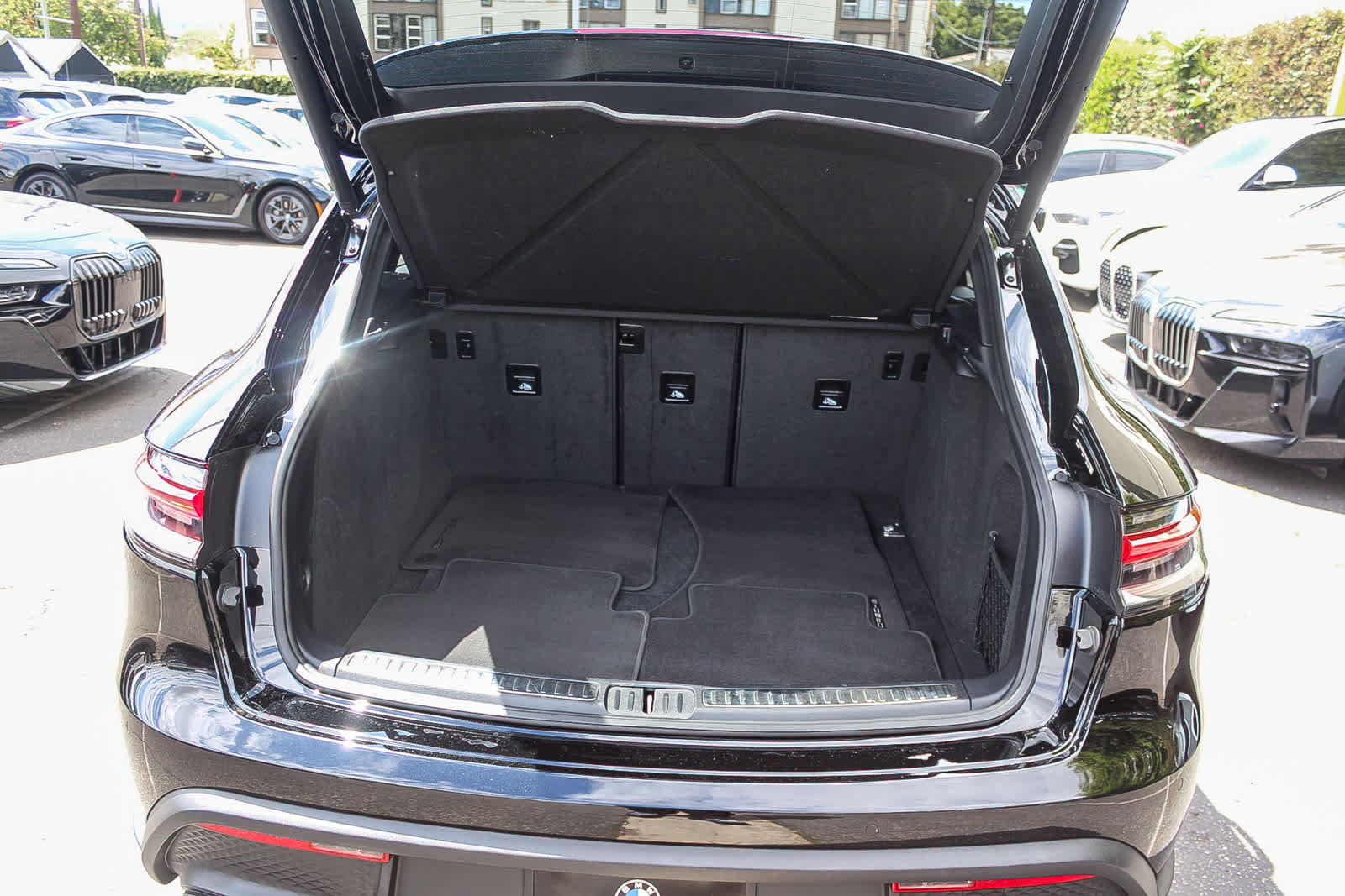 Used 2023 Porsche Macan AWD/4WD image 23