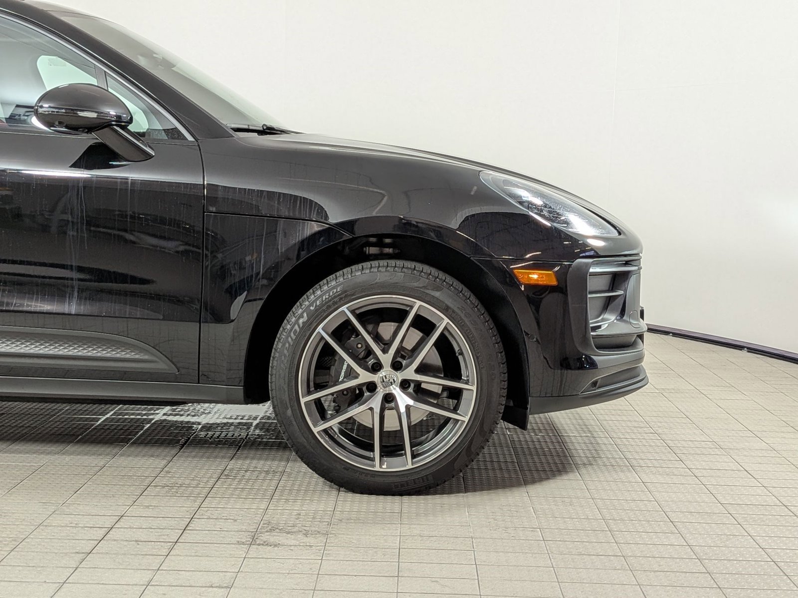 Certified 2023 Porsche Macan AWD/4WD image 11