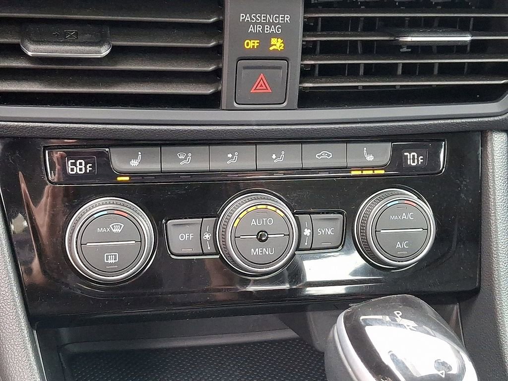 Used 2024 Volkswagen Jetta SE w/ Panoramic Sunroof Package image 16