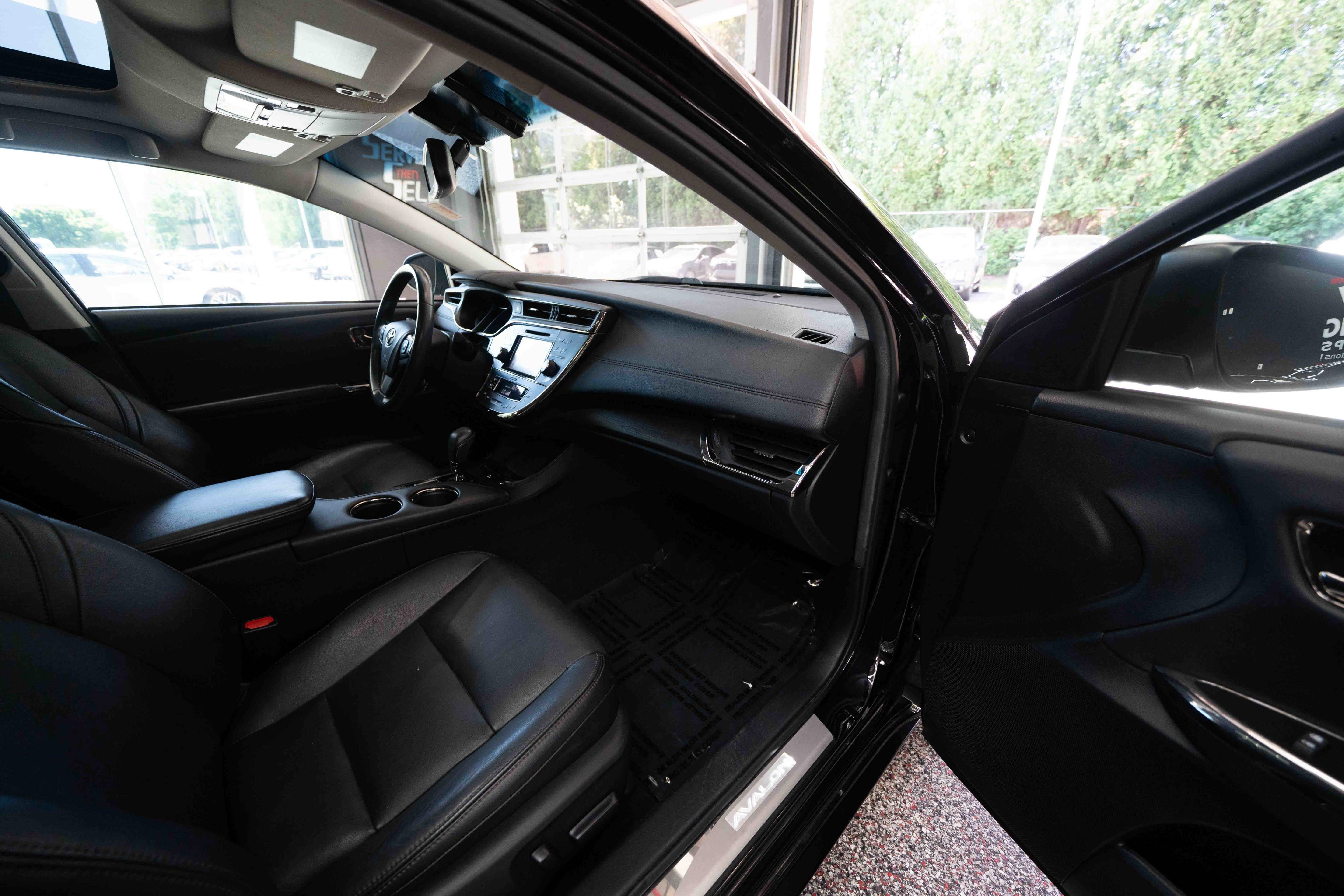 Used 2016 Toyota Avalon XLE Premium w/ Protection Package FWD image 25