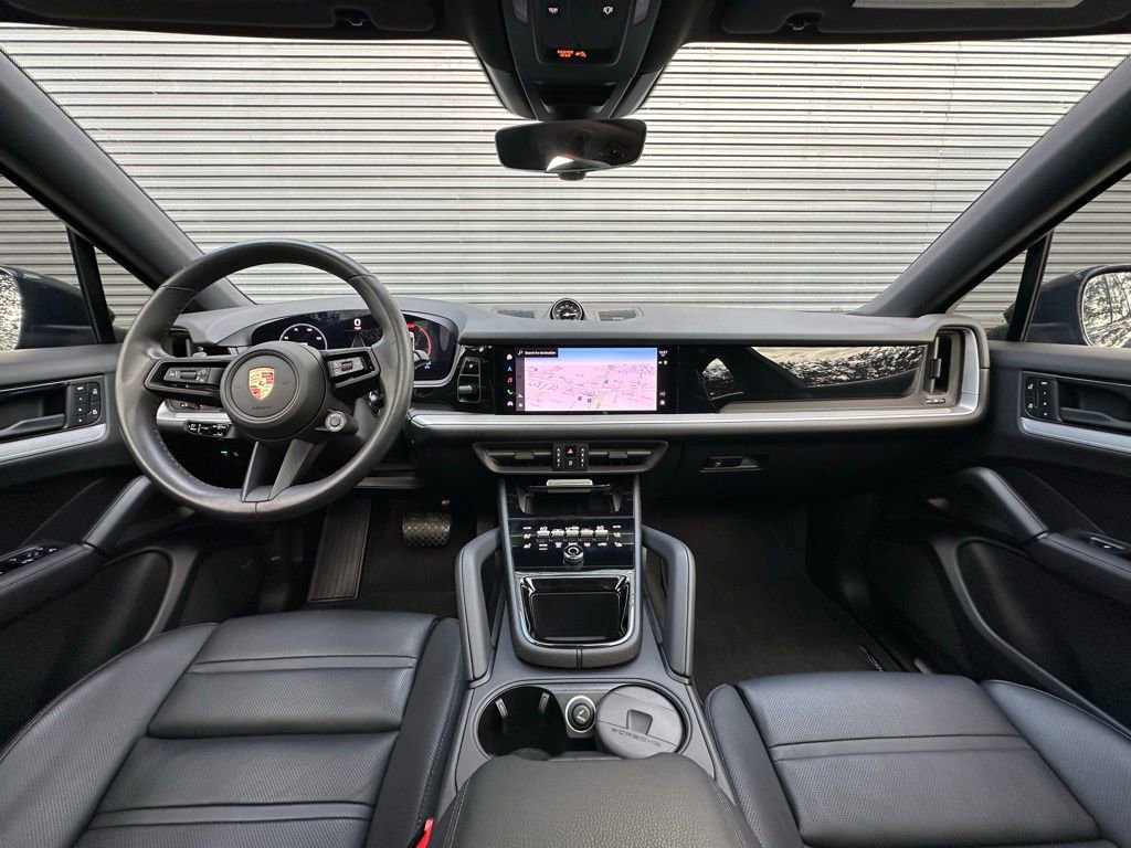 Used 2024 Porsche Cayenne Coupe image 5