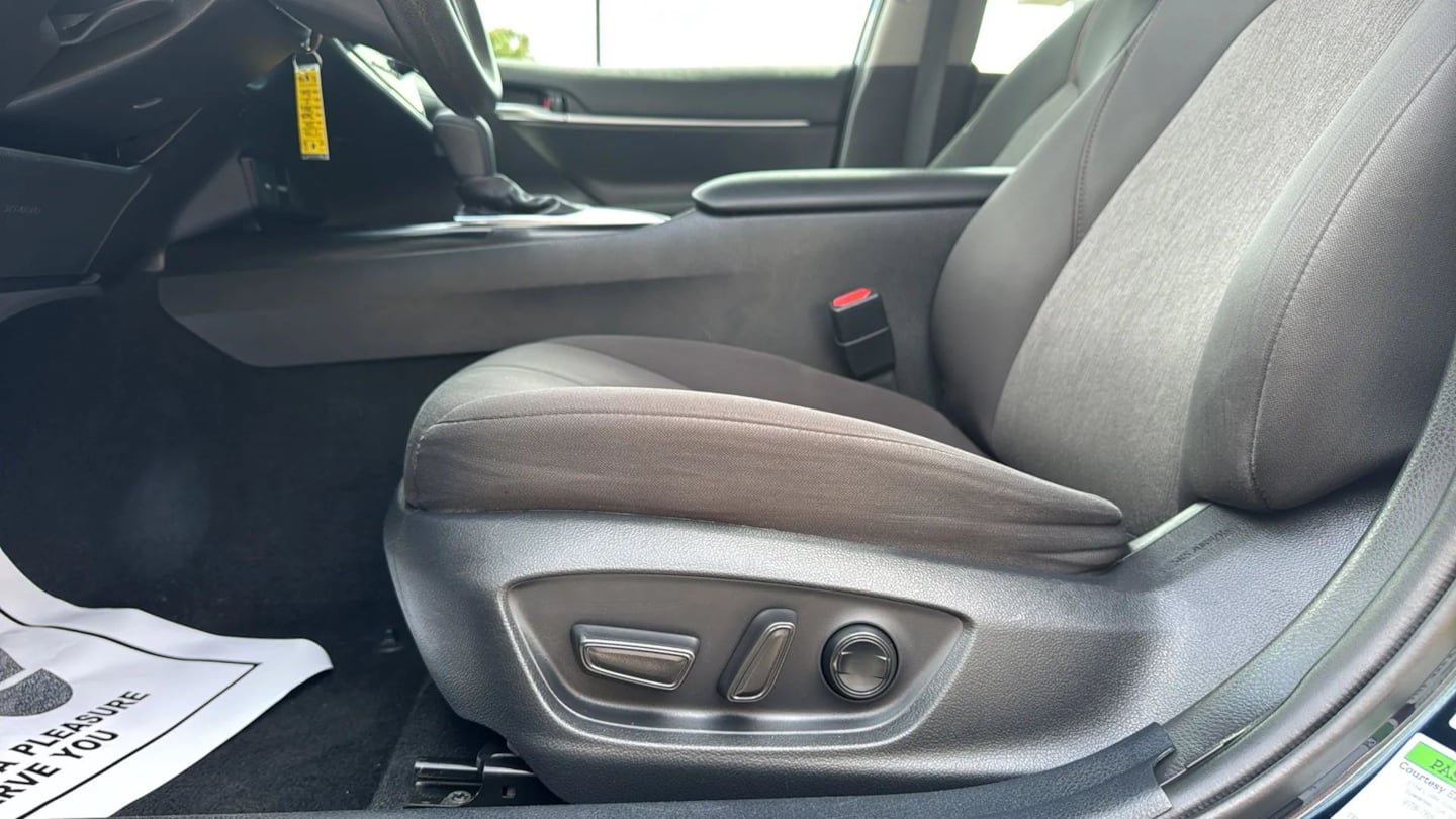 Used 2020 Toyota Camry LE FWD image 20