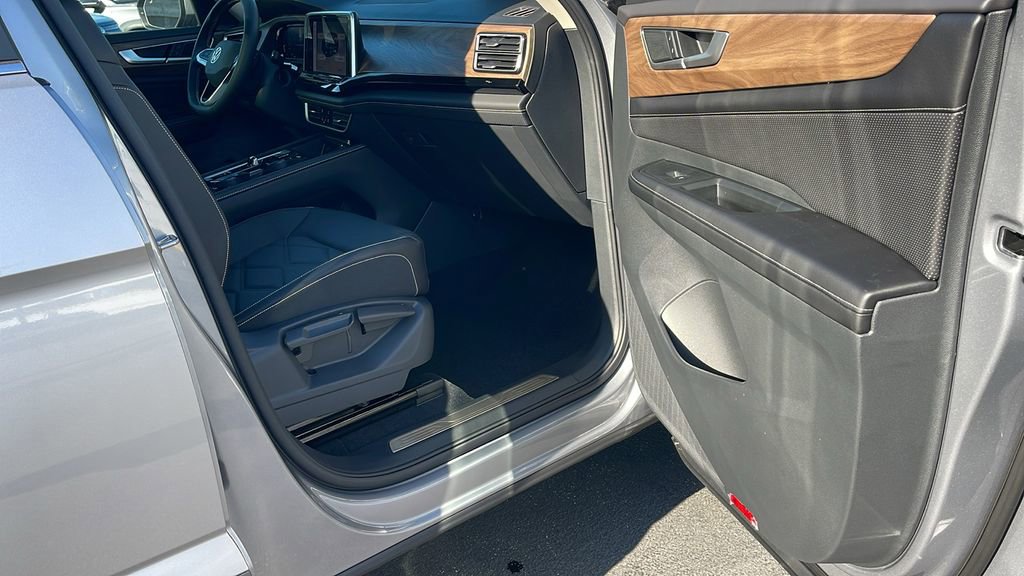 New 2026 Volkswagen Atlas SE FWD image 34