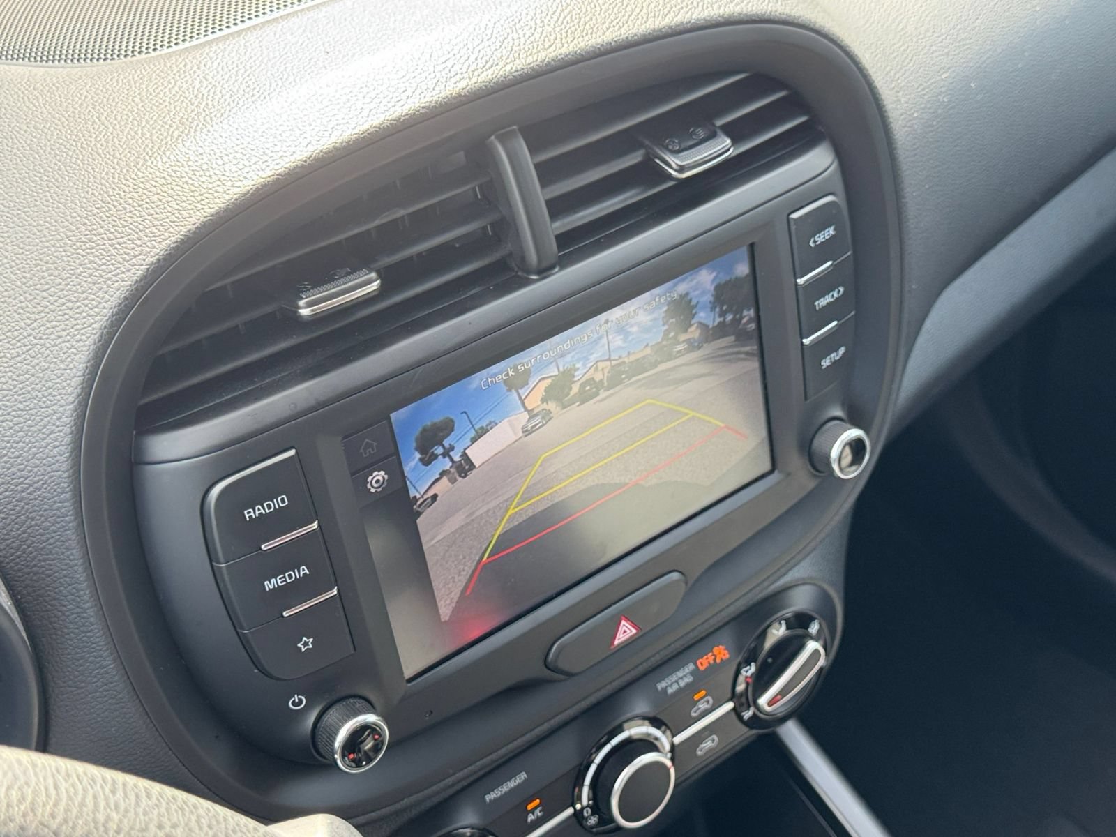 Used 2025 Kia Soul LX w/ LX Technology Package FWD image 21