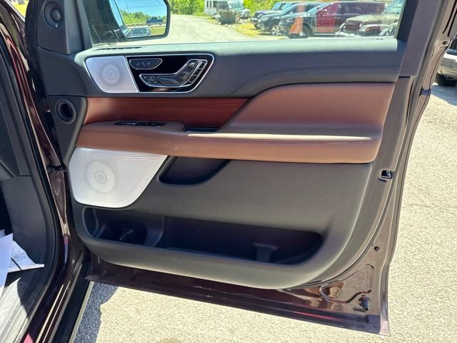 Used 2023 Lincoln Navigator Reserve AWD/4WD image 28