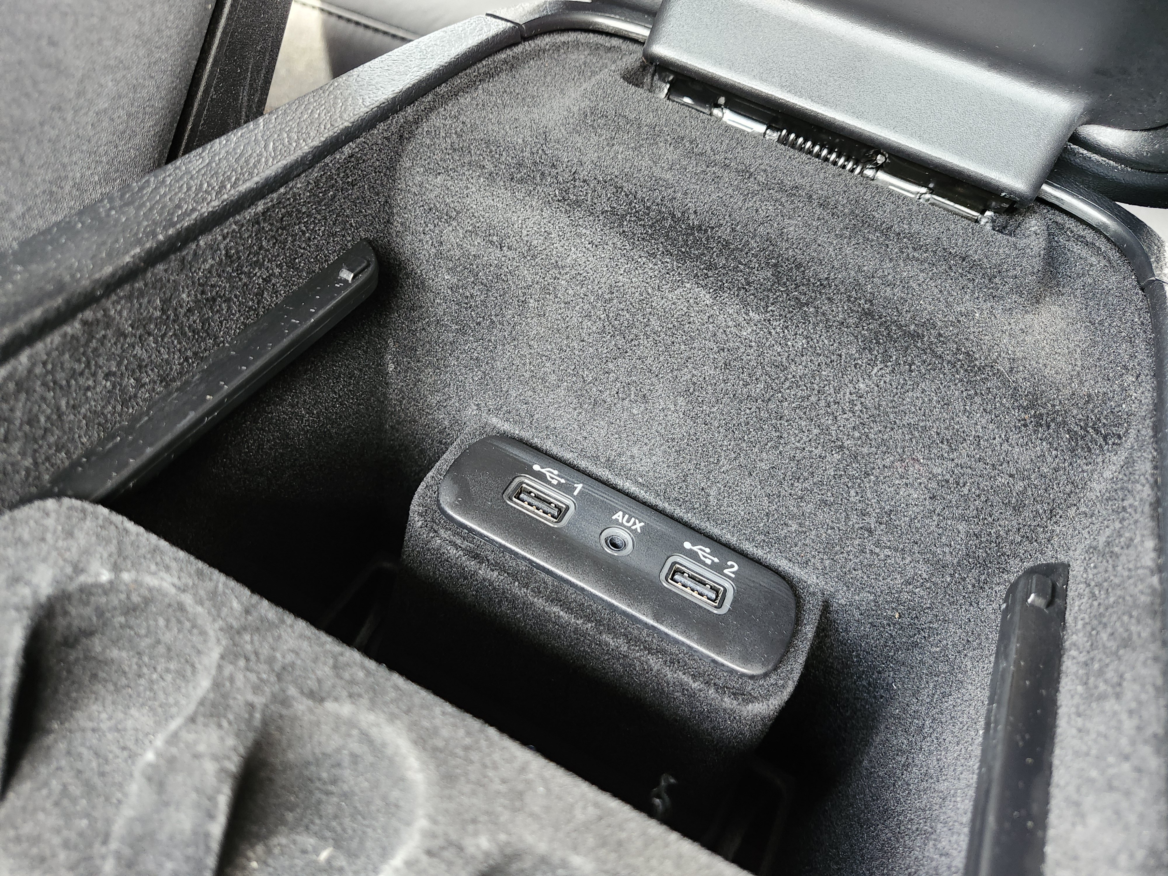Used 2018 Chrysler 300 Touring w/ Driver Convenience Group RWD image 8