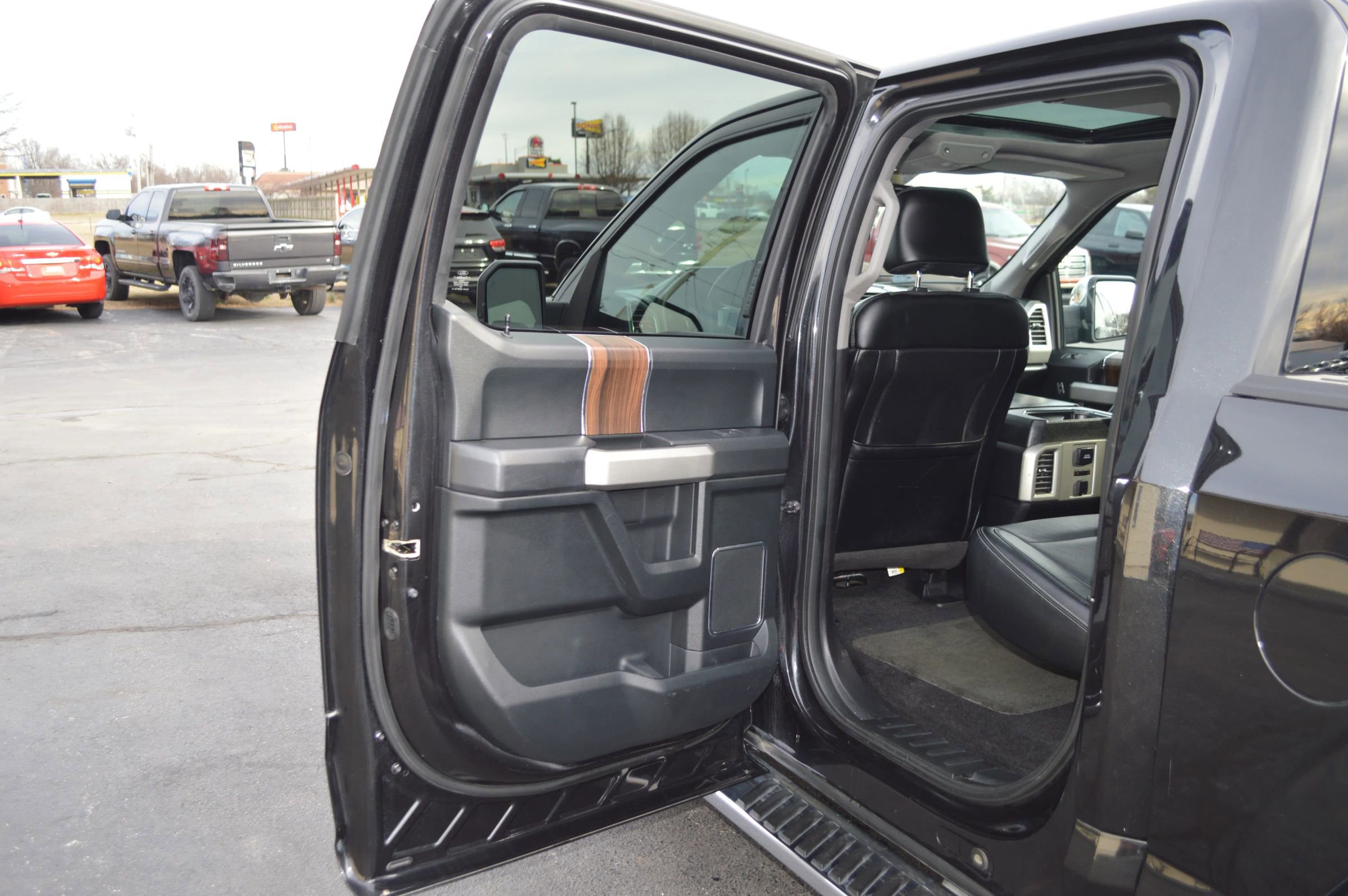 Used 2015 Ford F150 Lariat w/ Equipment Group 502A Luxury image 23