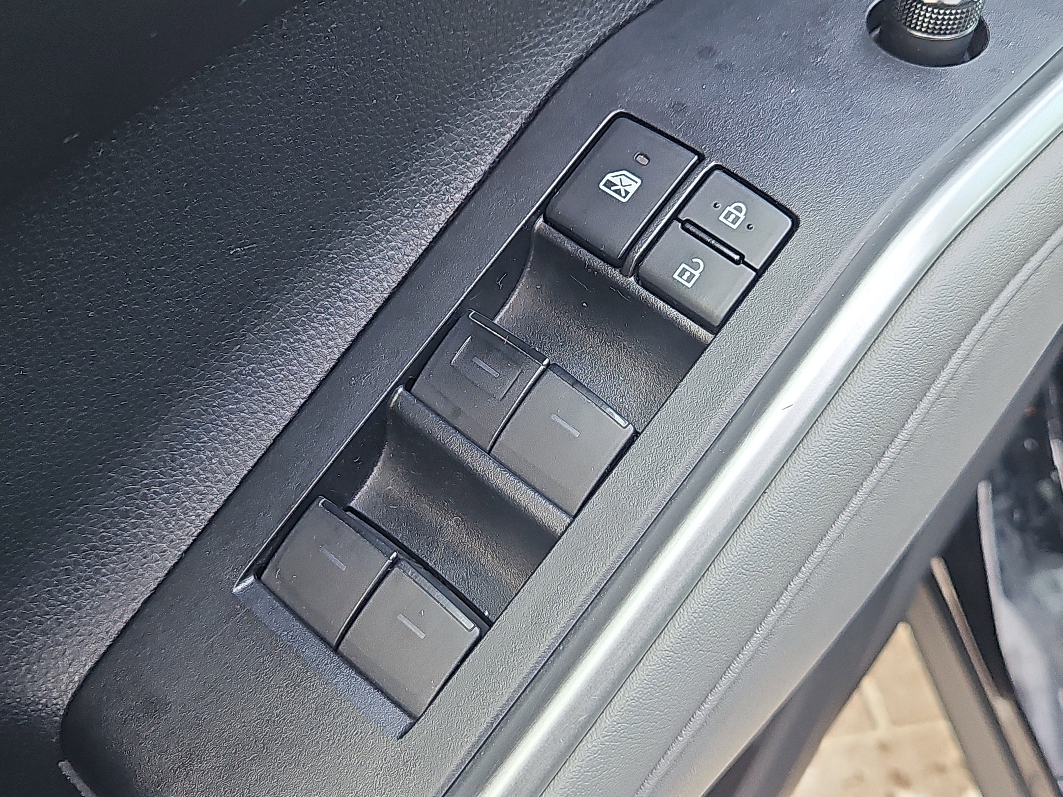 Used 2020 Toyota Highlander XLE image 18