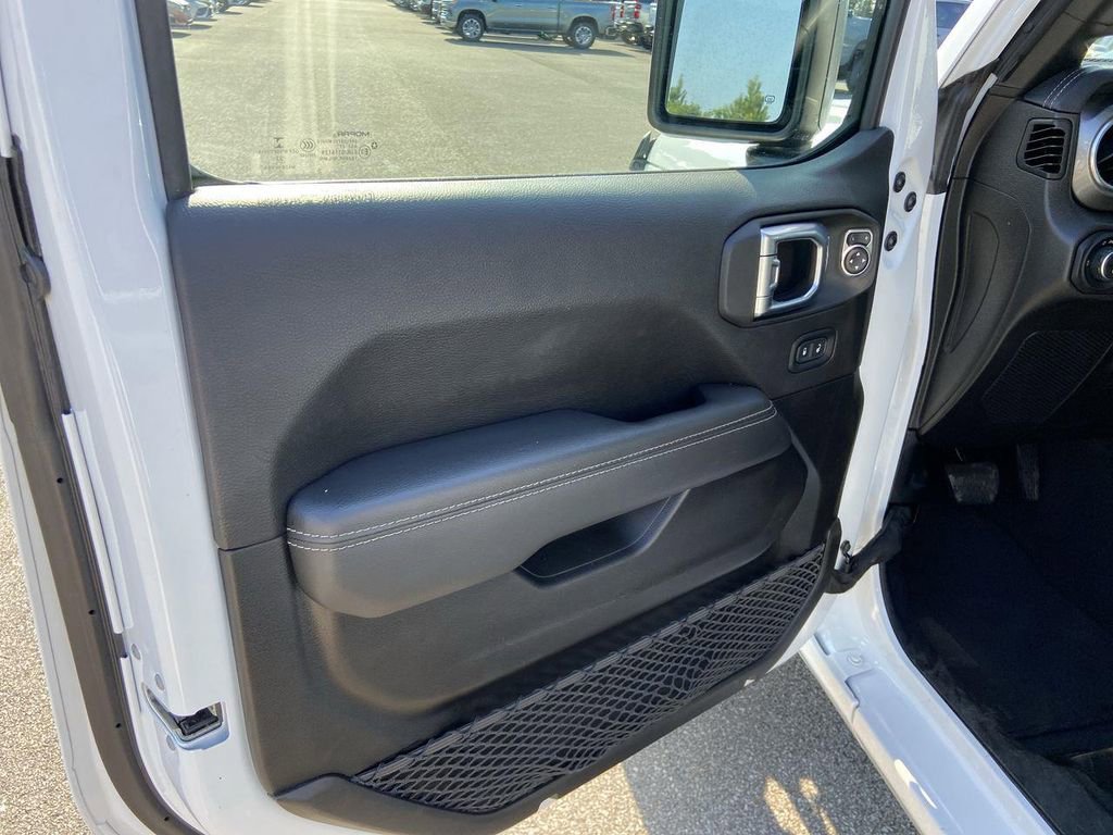 Used 2023 Jeep Gladiator Overland image 22