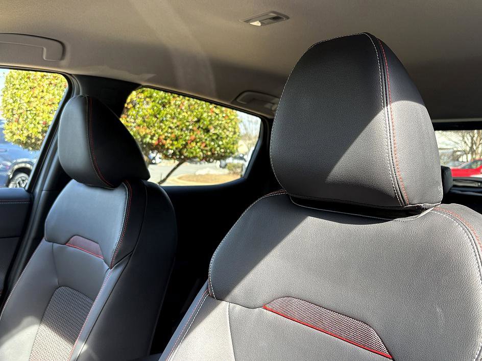 Used 2025 Nissan Kicks SR w/ Illumination Package image 18