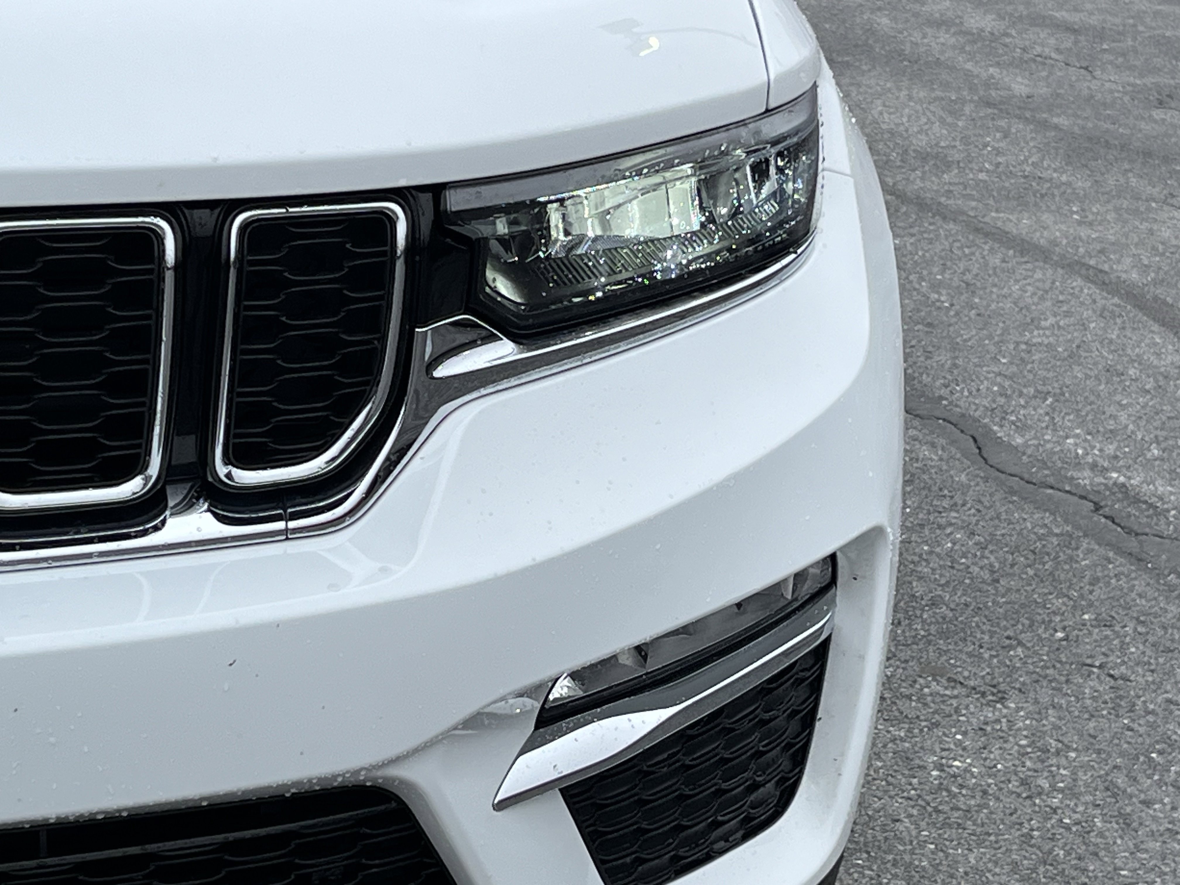 Used 2025 Jeep Grand Cherokee Limited image 9