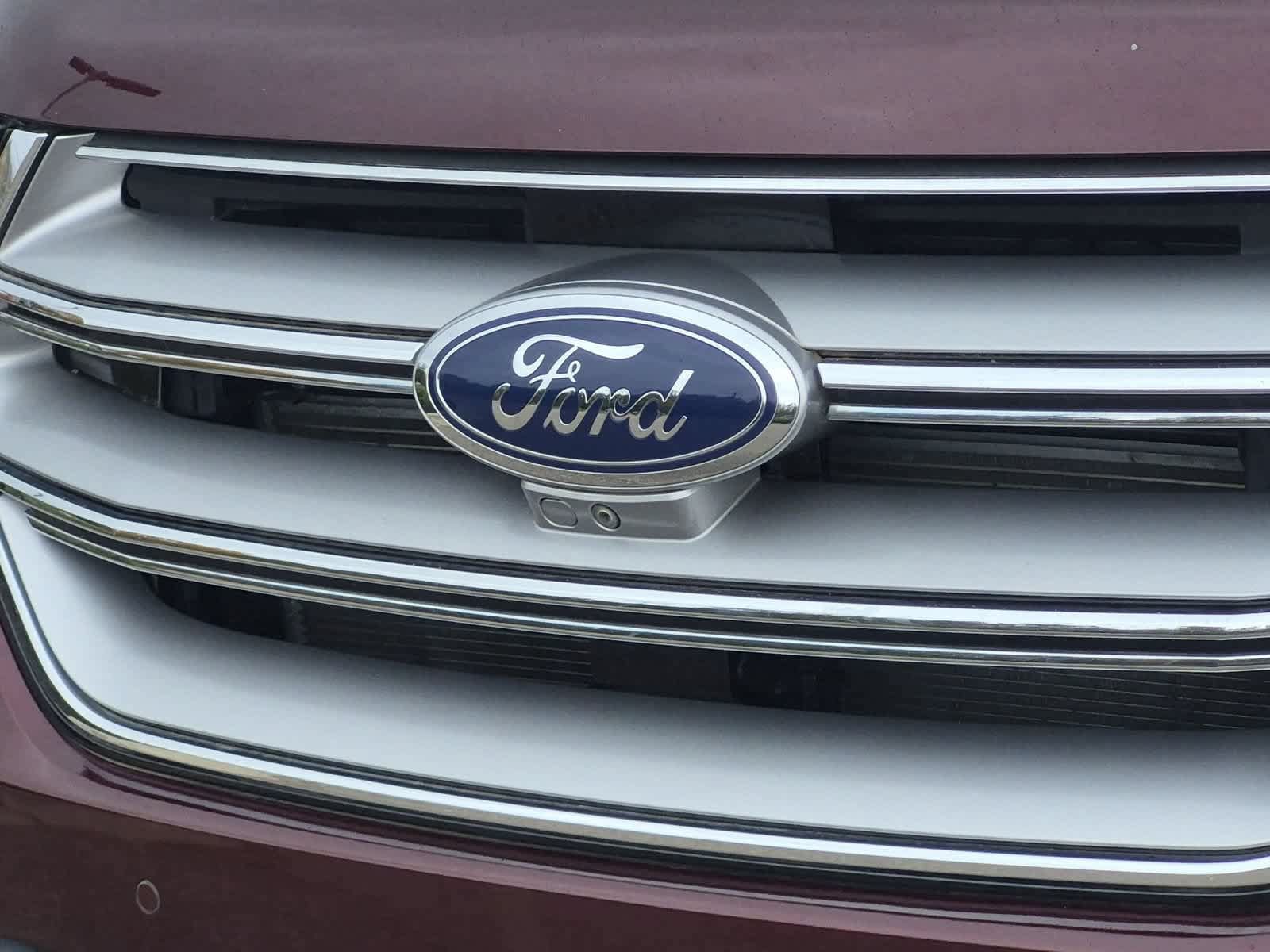 Used 2017 Ford Edge Titanium w/ Equipment Group 302A AWD/4WD image 12