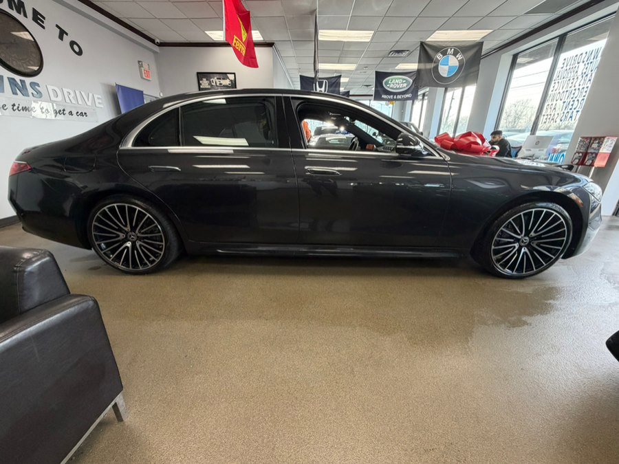 Used 2022 Mercedes-Benz S 580 4MATIC Sedan w/ AMG Line Package image 18