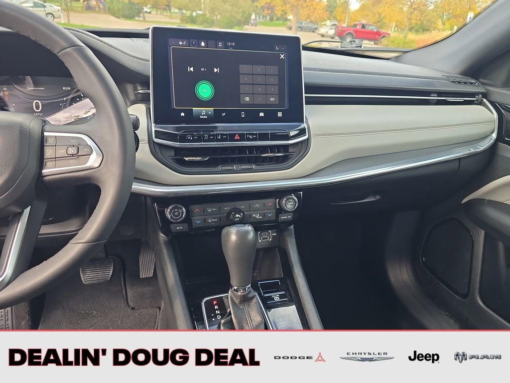 Used 2023 Jeep Compass Limited image 18