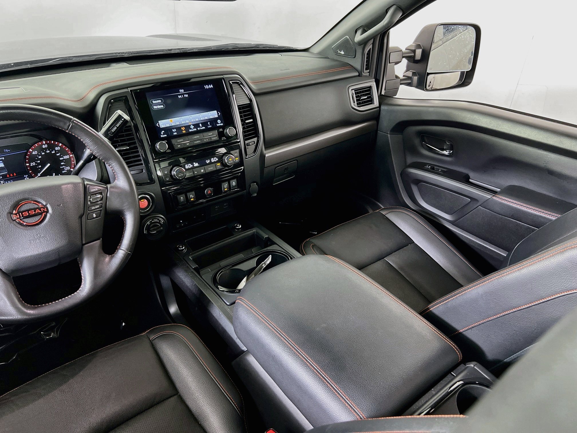 Used 2023 Nissan Titan PRO-4X w/ Pro-4x Convenience Package AWD/4WD image 22