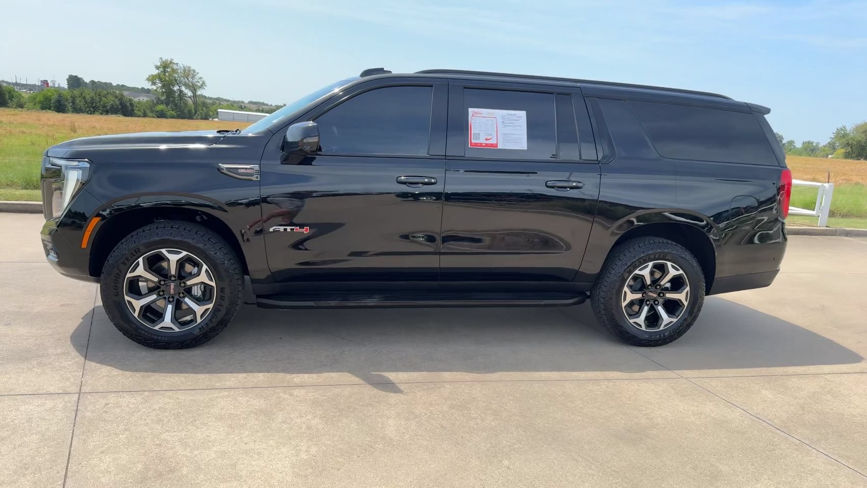 Used 2026 GMC Yukon XL AT4 AWD/4WD image 6