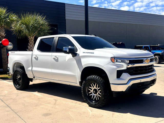 Used 2025 Chevrolet Silverado 1500 LT w/ Safety Package AWD/4WD image 6