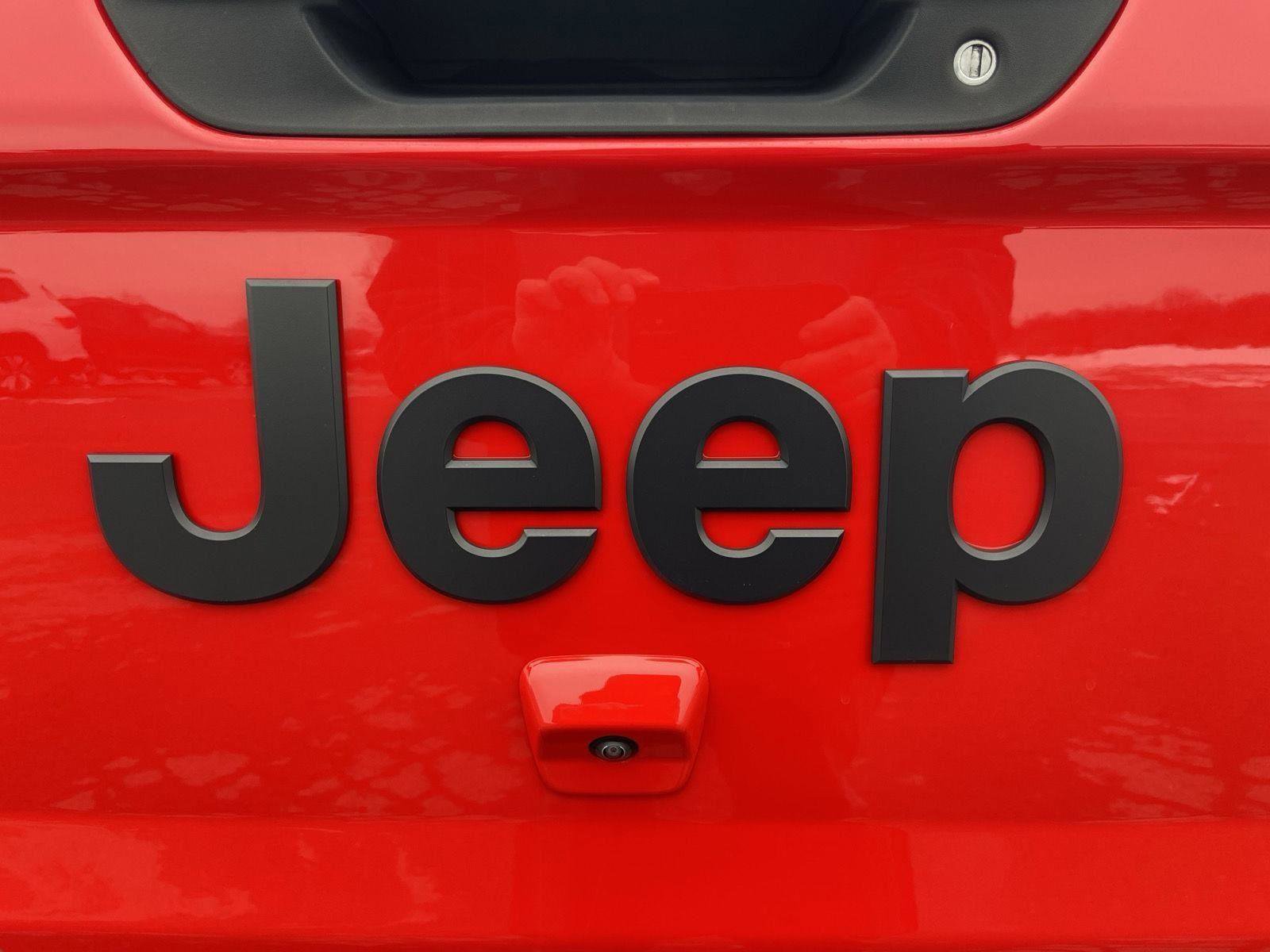 Used 2022 Jeep Gladiator Willys AWD/4WD image 14