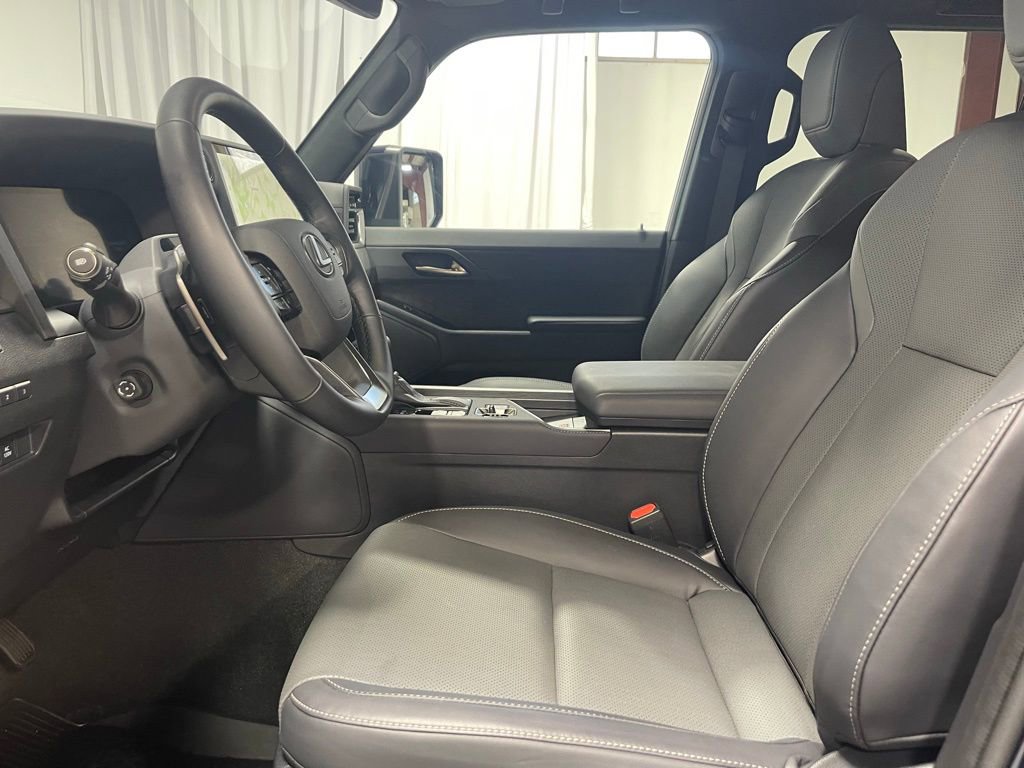 Used 2025 Lexus GX 550 w/ Accessory Package (2T) image 20