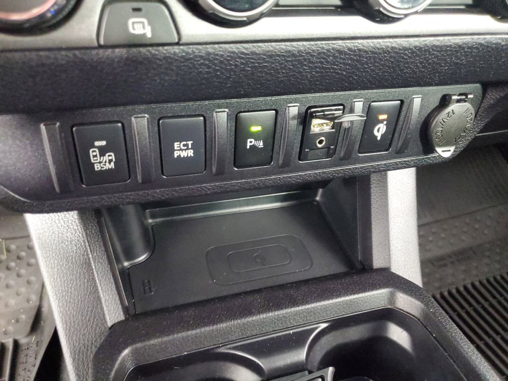 Used 2016 Toyota Tacoma TRD Sport AWD/4WD image 18