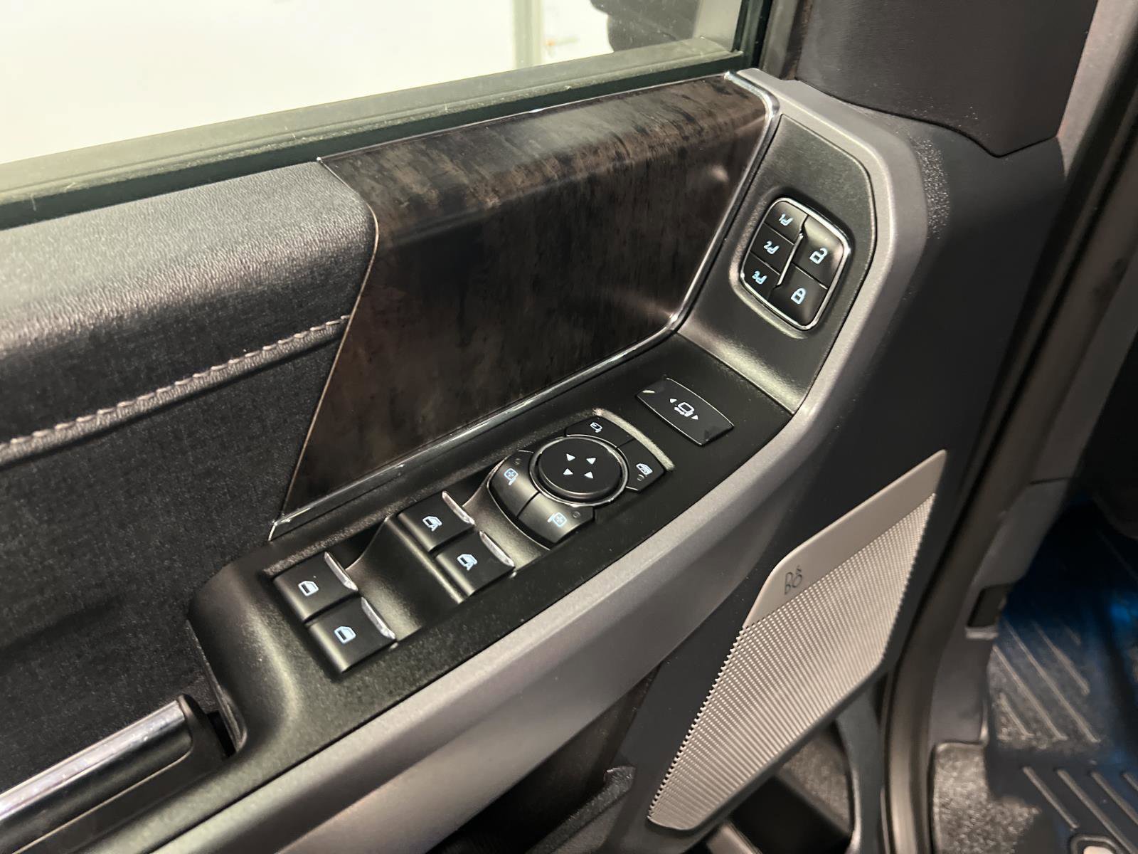 Used 2024 Ford F250 Lariat w/ Lariat Ultimate Package image 26