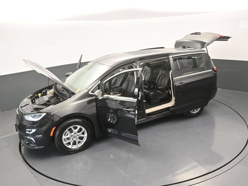 Used 2023 Chrysler Pacifica Touring-L FWD image 62