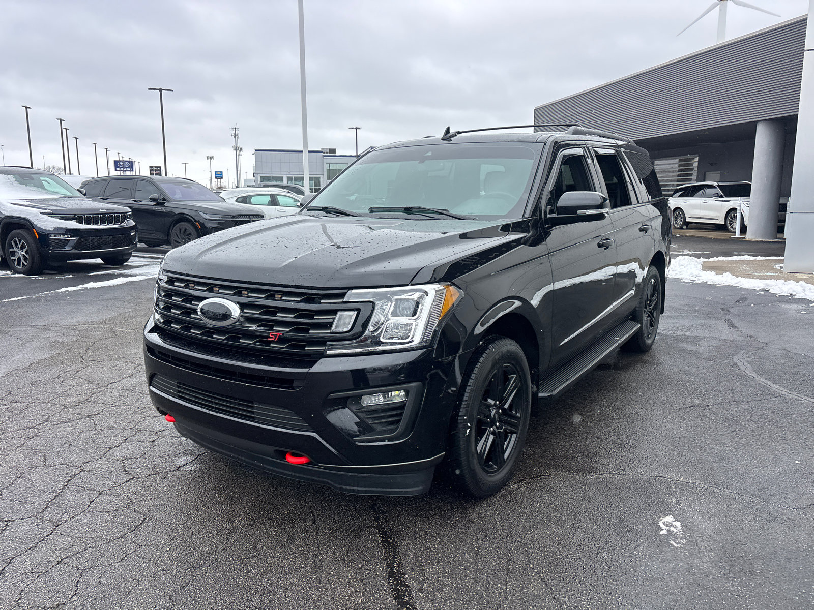 Used 2021 Ford Expedition XLT image 3