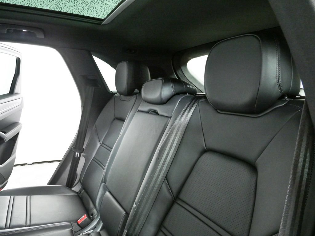 Certified 2022 Porsche Cayenne E-Hybrid AWD/4WD image 21