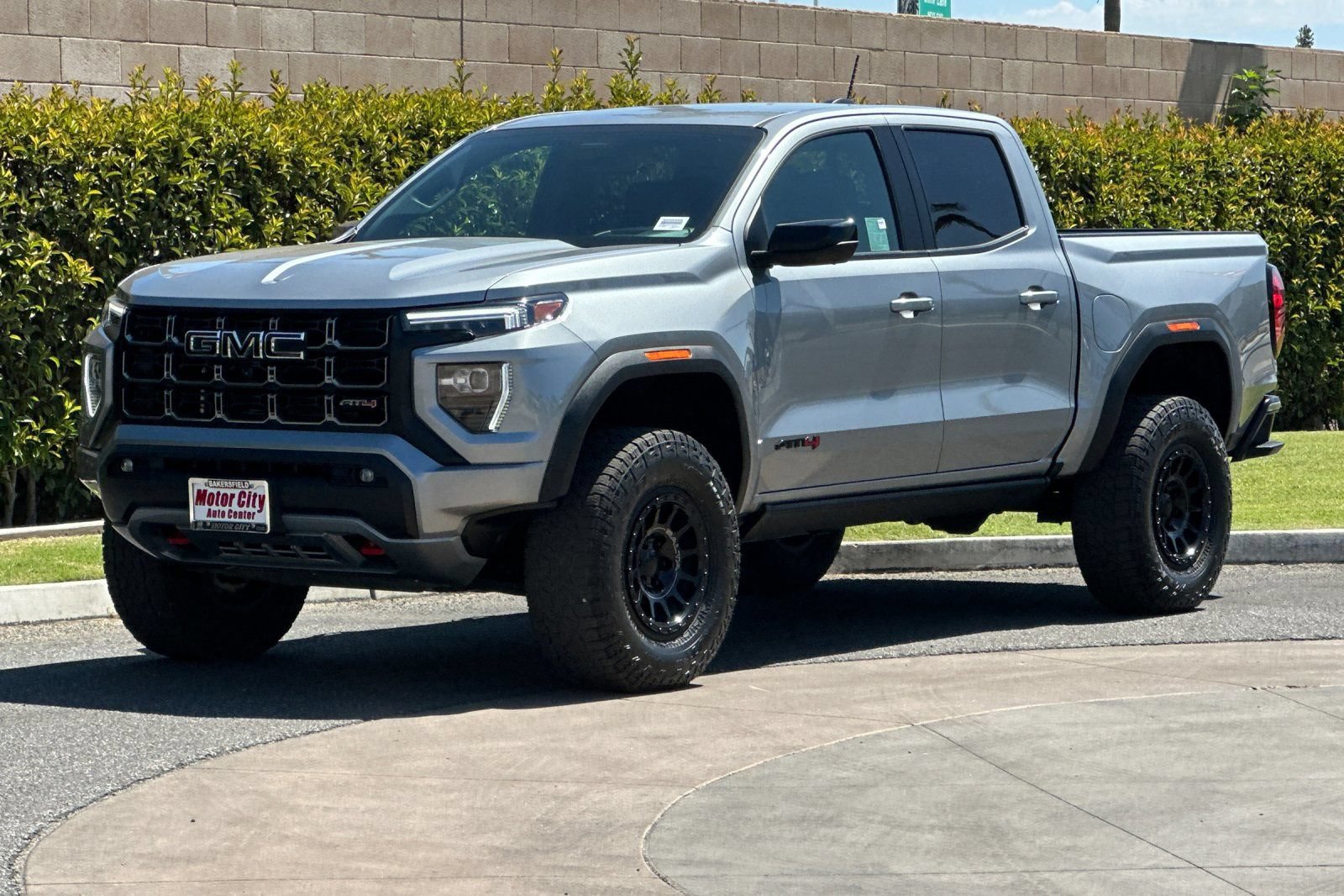 Used 2024 GMC Canyon AT4 w/ LPO, Off Road Lift Package AWD/4WD image 8