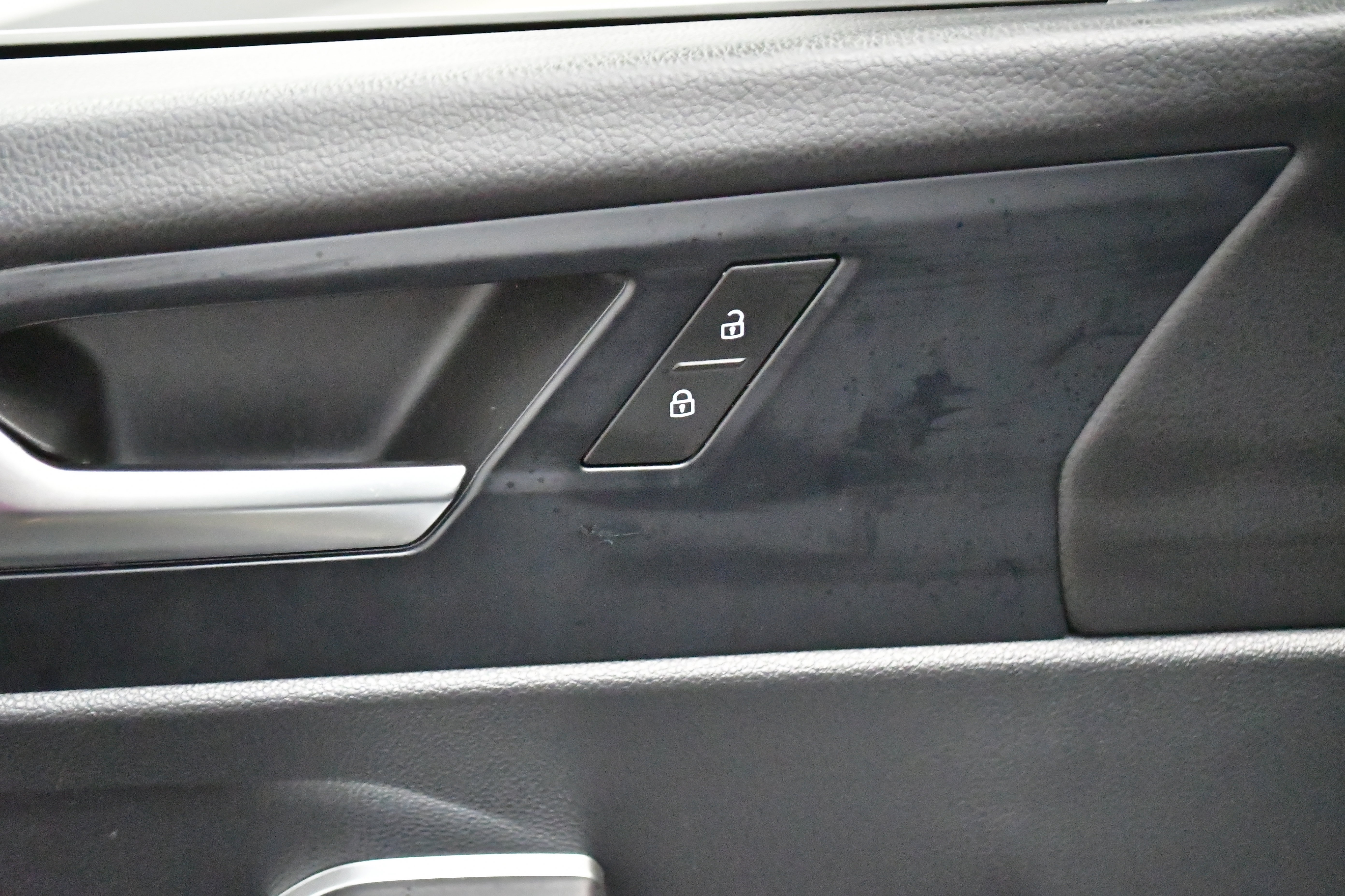 Used 2025 Volkswagen Jetta SE FWD image 16
