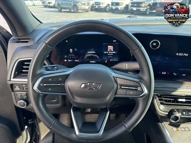 Used 2025 Chevrolet Suburban Z71 image 12