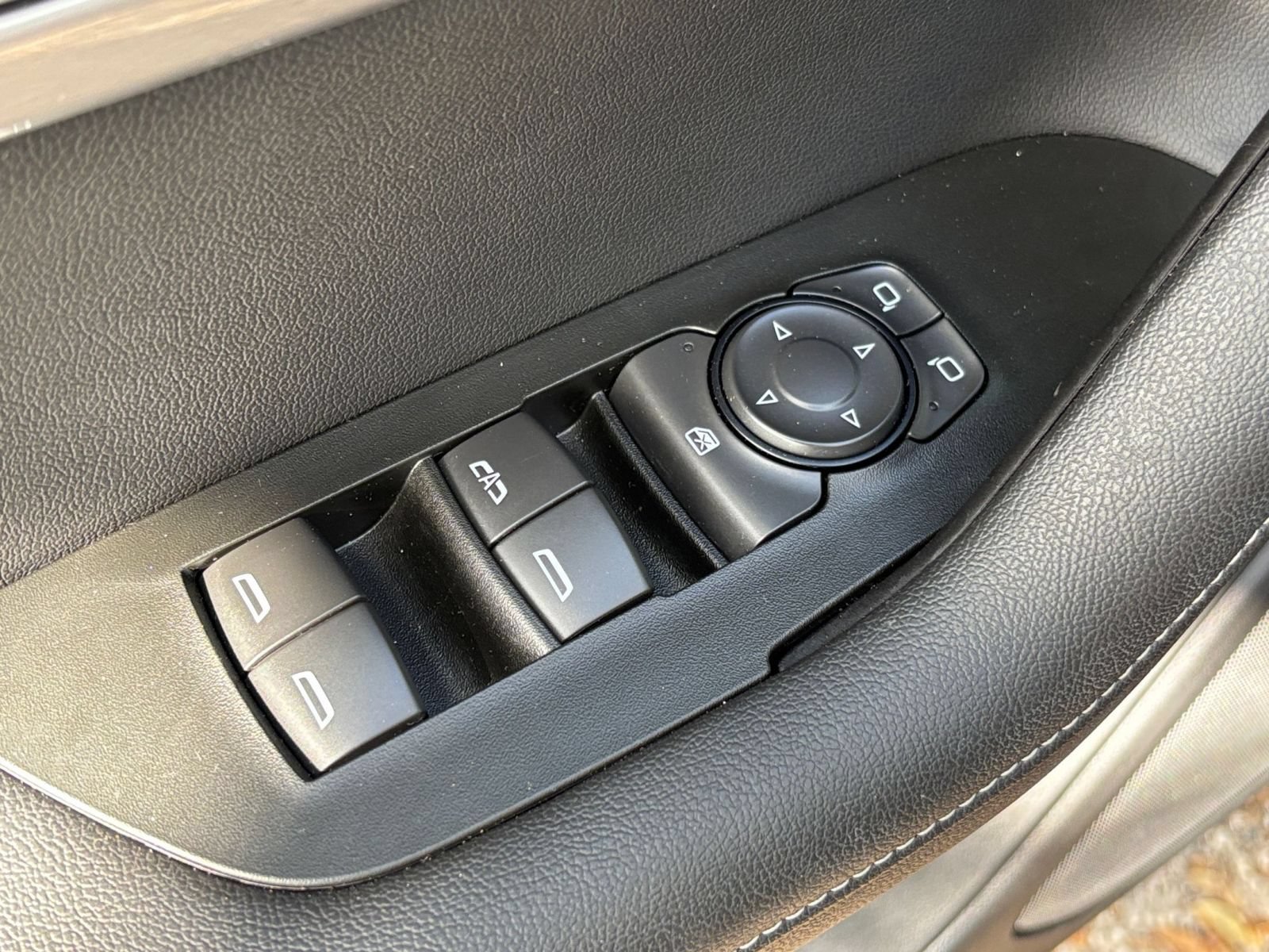 Used 2026 Chevrolet Blazer LT FWD image 18