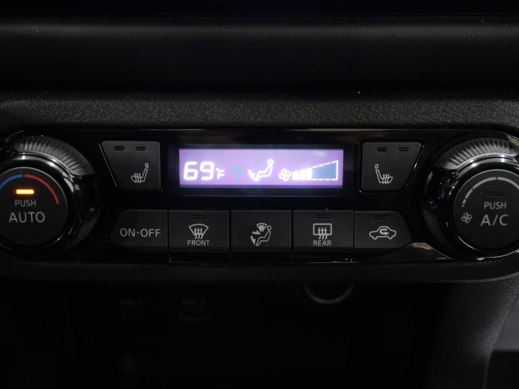 Used 2023 Nissan Kicks SR w/ SR Premium Package image 19