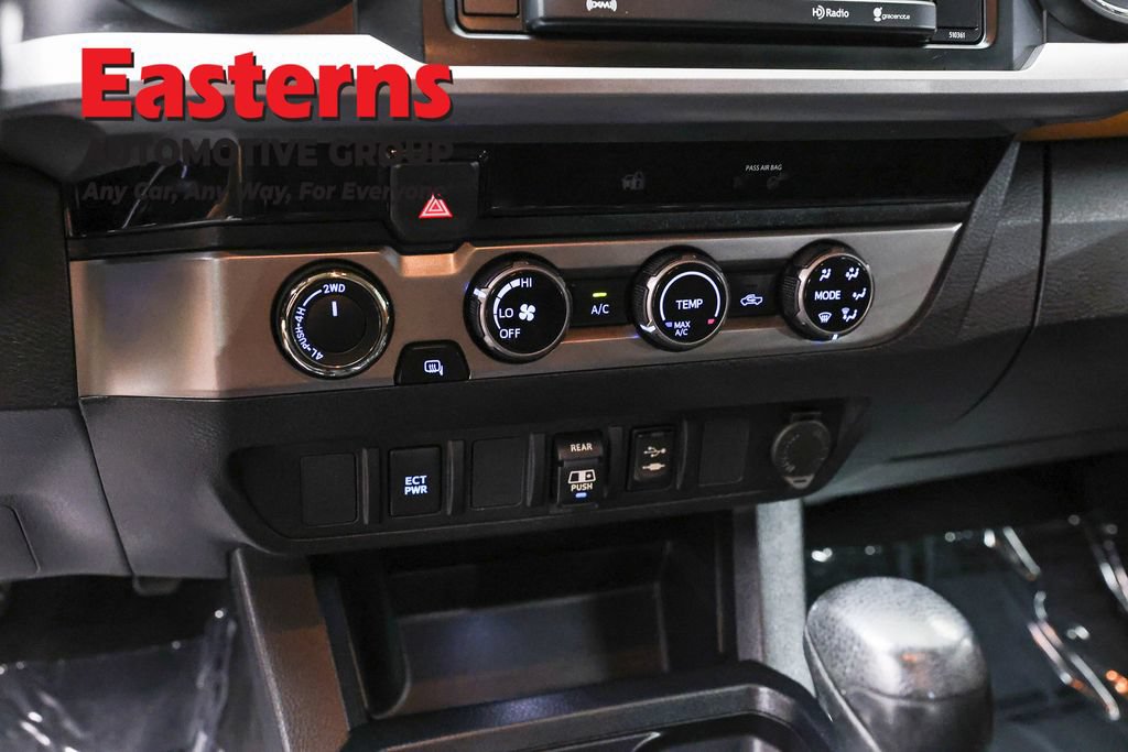 Used 2018 Toyota Tacoma SR5 AWD/4WD image 19
