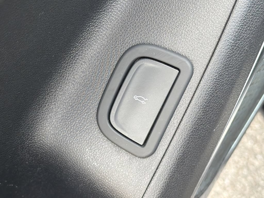 Used 2025 Buick Enclave Preferred FWD image 13